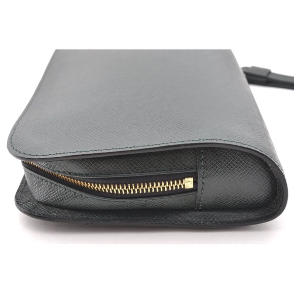 Authentic Louis Vuitton Taiga Baikal Clutch Bag Green - Picture 4 of 16